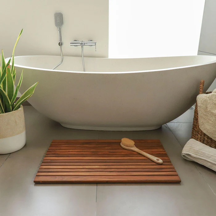 Teak ağacından üretilmiş ahşap banyo paspası.